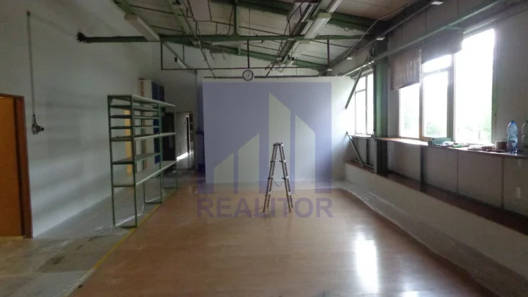 Prenájom - výrobný/skladový priestor 730 m2 Radvaň, Banská