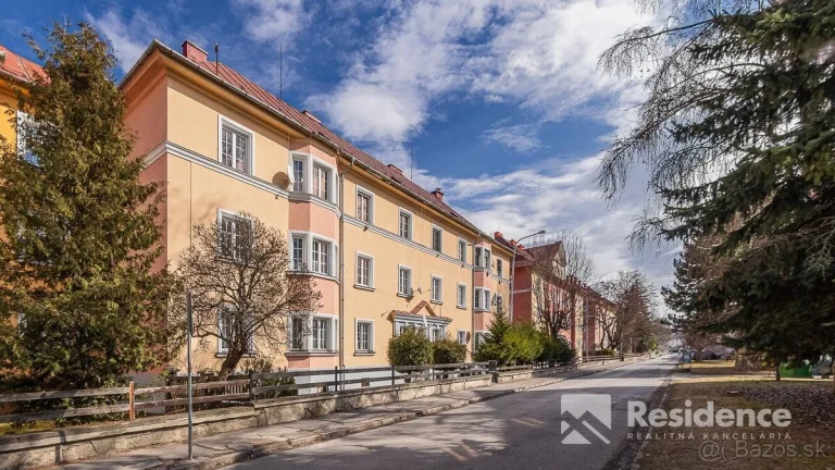 REZERVOVANÉ 3 izbový byt s pozemkom a parkovacím státím v sk