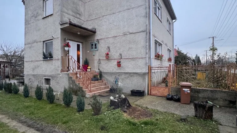 Na predaj poschodový rodinný dom, Strekov