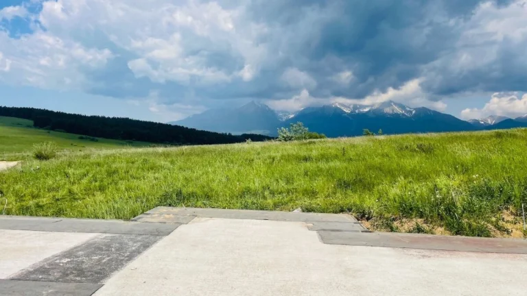 Pozemok 648M2 so základmi