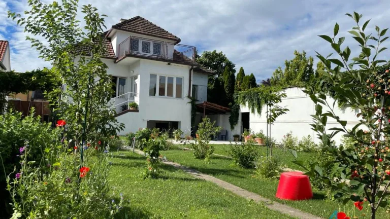 RD s parkovaním na ubytovanie ale aj na komerčné využitie.
