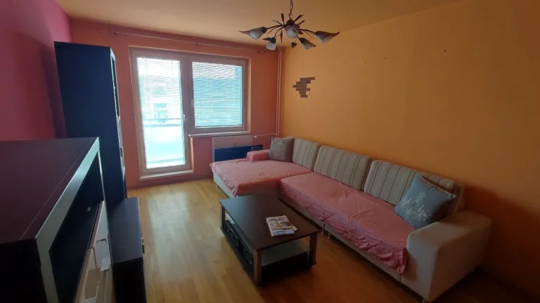 Predaj 3 izbový byt s balkónom na Hollého ulici