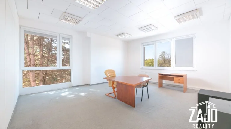 NA PRENÁJOM | Celé podlažie s kanceláriami 338m2, parkovanie