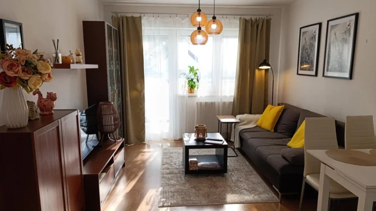 Krátkodobý prenájom bytu s parkovaním a balkónom