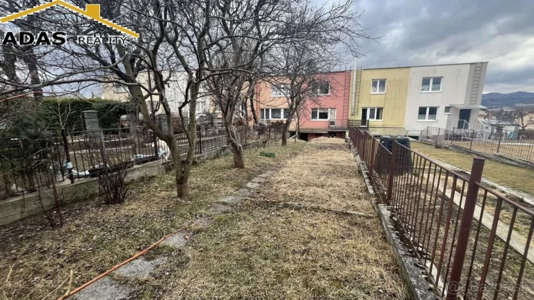 Ponúkame na predaj 4- izbový murovaný rodinný dom s garážou