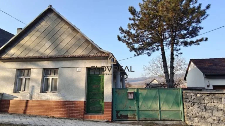 Pozemok s chalupou v nádhernom prostredí Malých Karpát