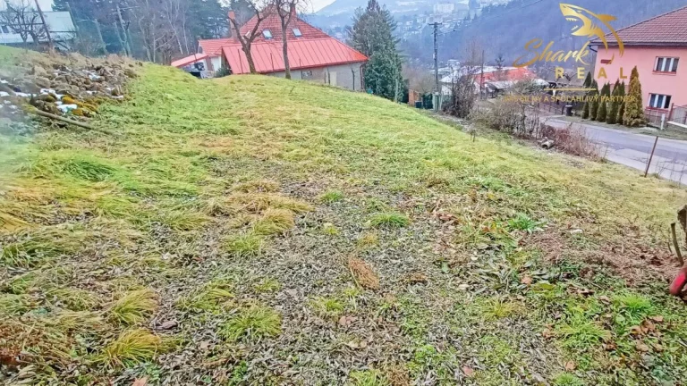 Stavebný pozemok neďaleko centra a tajchu