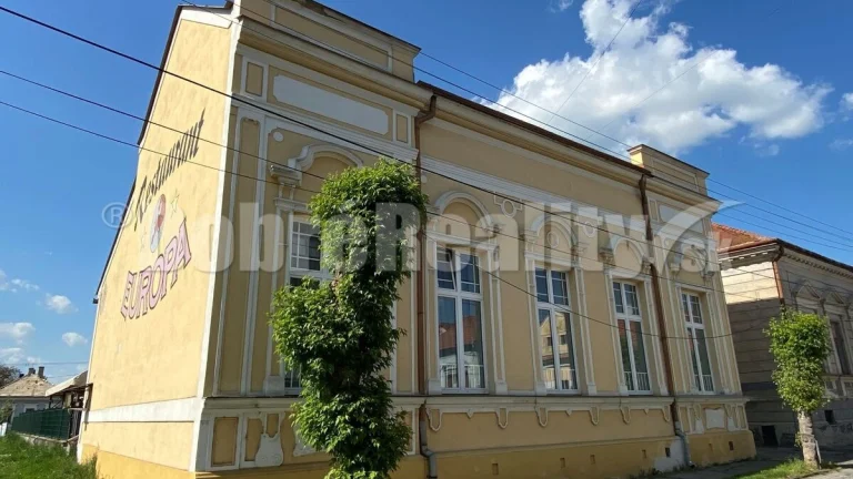 Na predaj veľká, lukratívna komerčná budova v centre Rimavsk