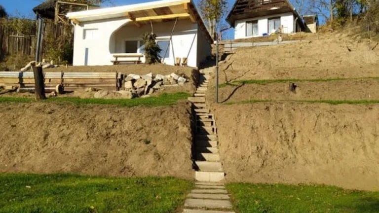 Štúrovo /okolie/ 2 rekreačné chaty na predaj