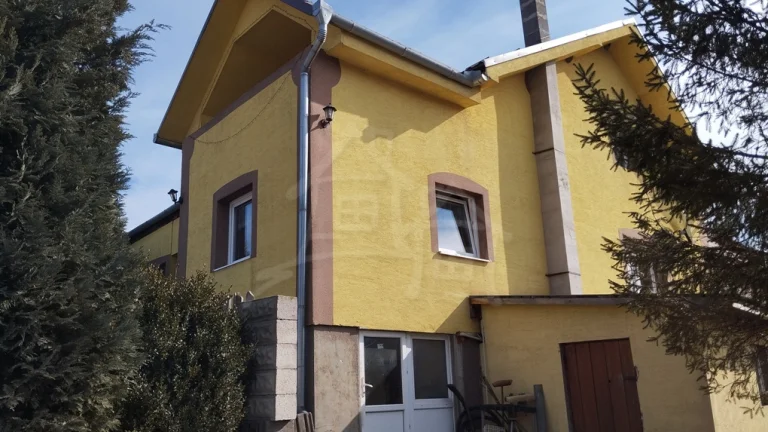 Kde ticho šepká a komfort splýva s prírodou – váš nový dom