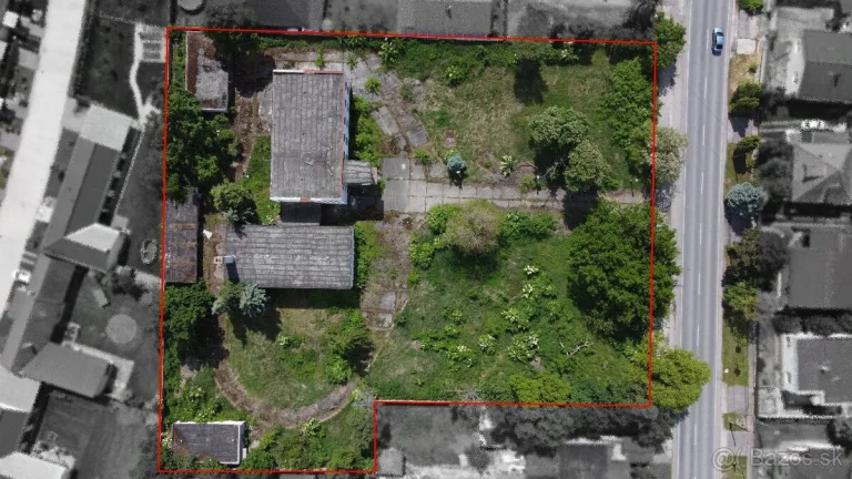 NA PREDAJ AREÁL 6350 M2 S VIACPODLAŽNOU BUDOVOU