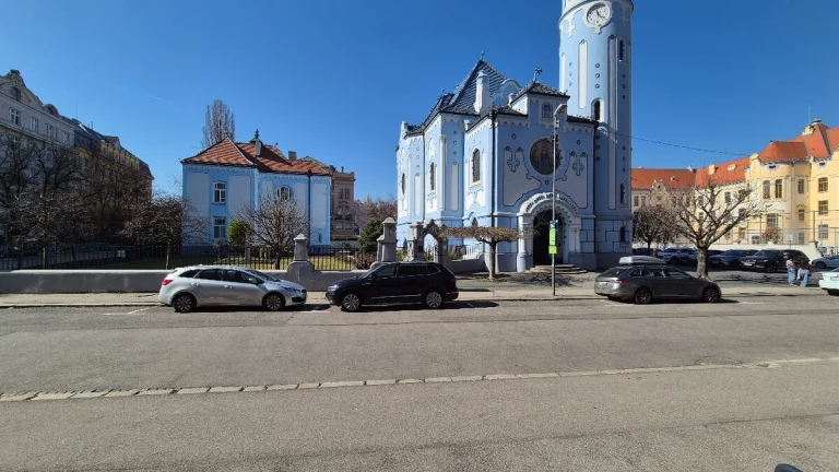 BEZ PROVÍZIE- 3 izbový dizajnový byt pri Modrom kostolíku v