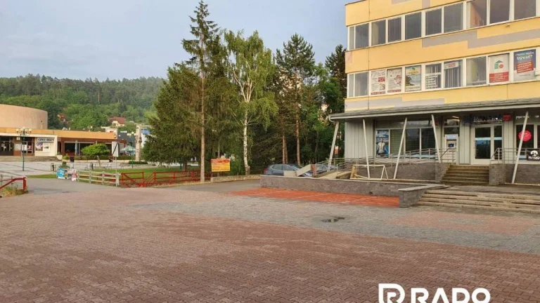 Na prenájom obchodné a kancelárske priestory, 77 m2, Považsk