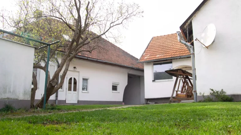 Dom s garazou a dielnou pri Ziari nad Hronom