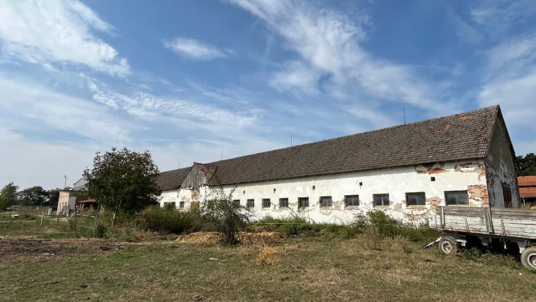 Prenájom: Maštal 838 m2 v Chocholnej-Velčiciach