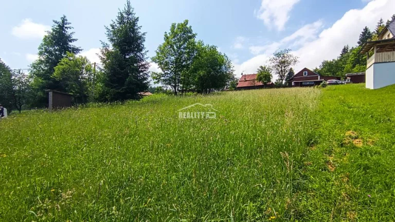 Exkluzívne na predaj rekreačný pozemok 982 m2, Staškov pri Č