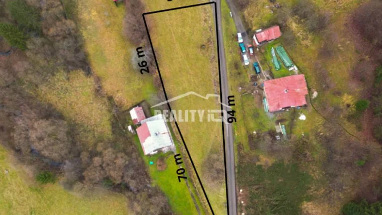 Exkluzívne na predaj priestranný stavebný pozemok 1488 m2, V