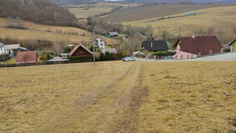 Predaj: veľký pozemok na stavbu domu, chaty v Hornom Vadičov