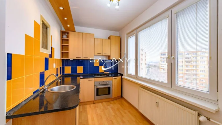 IHNEĎ VOĹNÝ VEĽKOMETRÁŽNY 2-izbový byt s balkónom, Lu