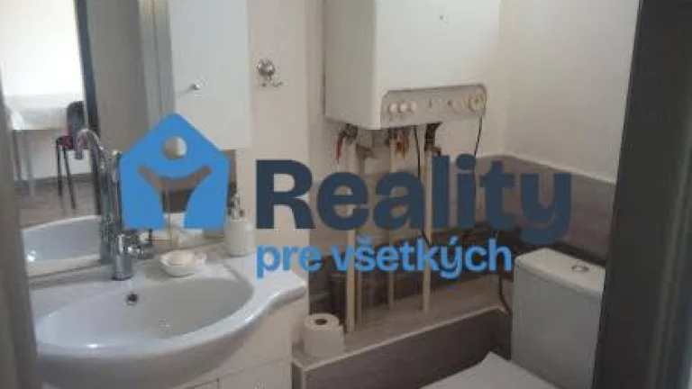 Predaj NP - kancelárie/obchod -centrum PB