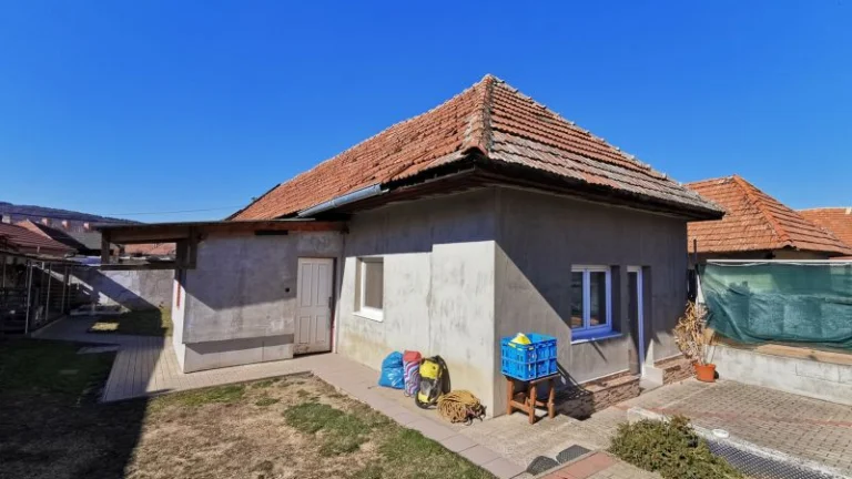 41121-Menší rodinný dom v Malých Uherciach, 685 m2