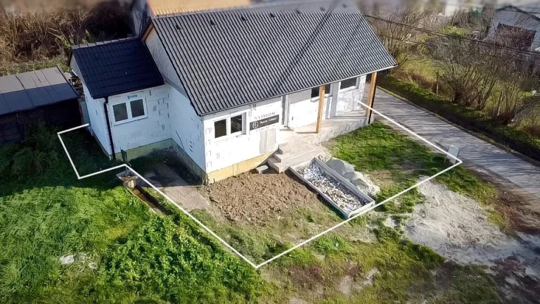 Domček pri termálnom kúpalisku Rapovce.