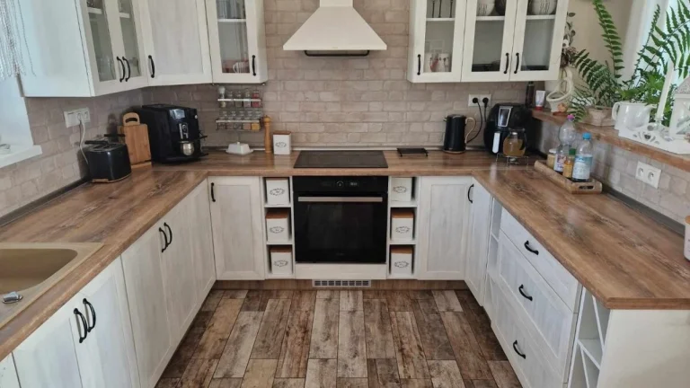 Novostavba s bazénom -4zbový bung -100m2 + terasa 18m,Košeca