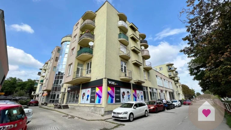 GA/CENTRUM - Veľký obchodný priestor o výmere 337m2 s parkov