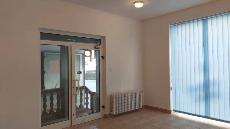 Prenájom-obchodný priestor 30 m2 Nám.sv. Anny Trenčín
