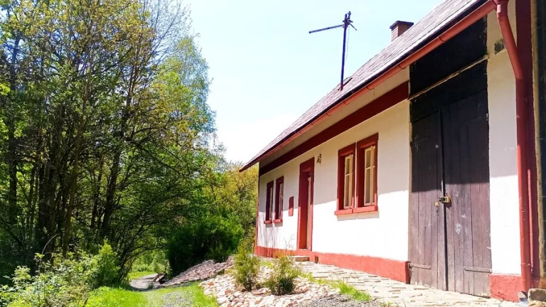Chalupa na polosamotě i k trvalému bydlení