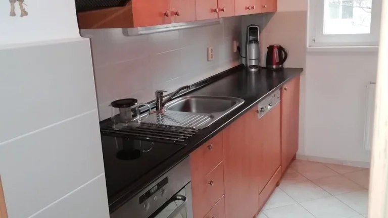 Prodám dvougeneračního dům v Benešově u Prahy