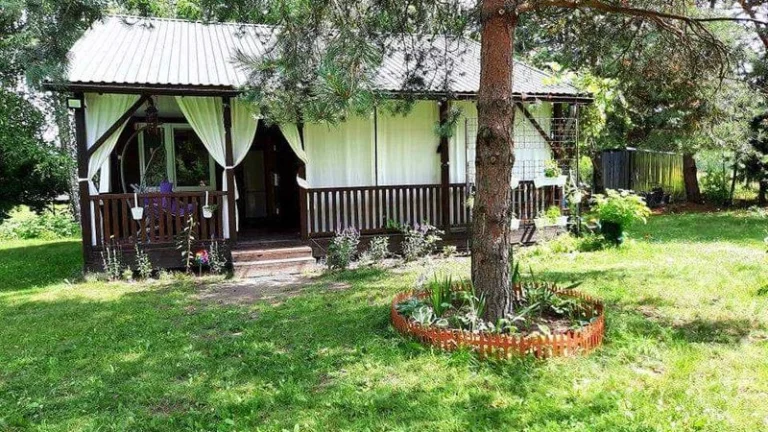 Działka rekreacyjna, domek nad jeziorem