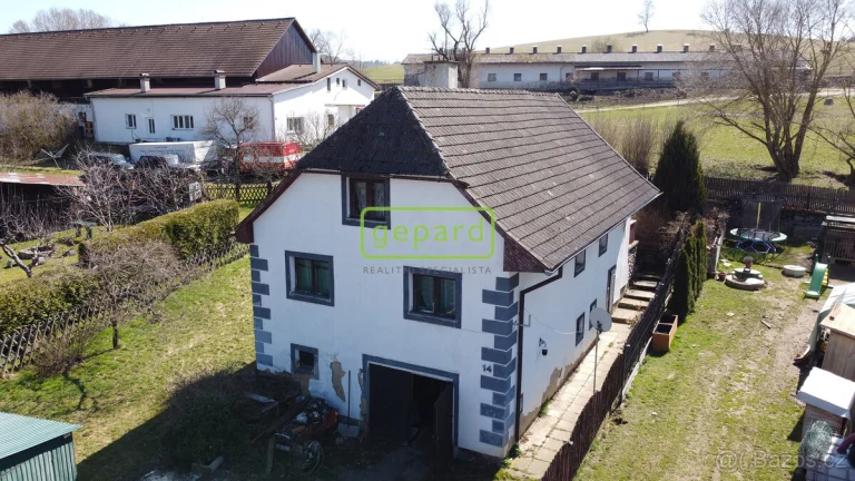 Rodinný dům se zahradou v Šebanově u Hořic na Šumavě