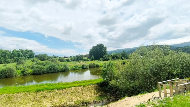 POZEMOK PRI JAZERE 2 MIN.OD LYŽ.VLEKU POLOMKA HOREHRONIE