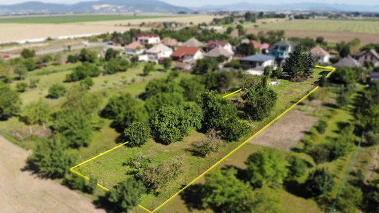 Pozemok 2490m2 pre RD v obci Brunovce, všetky IS + optika