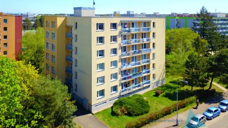 Prodej bytu-garsoniéra 32m2 ul. Brožíkova, Hradec Králové.