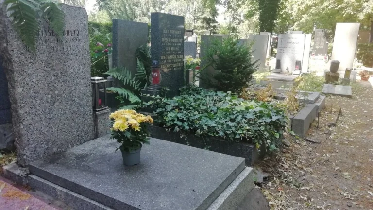 Prodám hrob na Olšanském hřbitově
