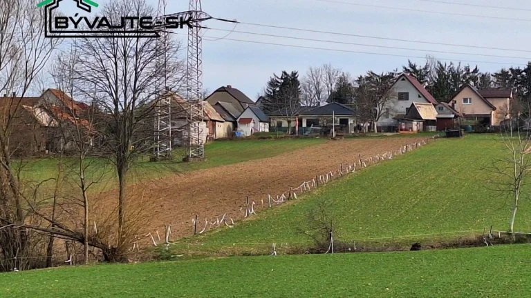 Pozemok k výstavbe rodinných domov v obci Nitrianske Rudno.