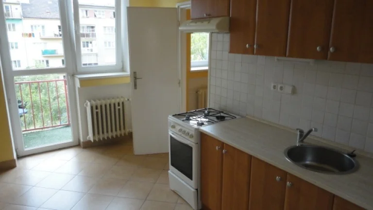 Pronájem 3+1, ulice Merhautova, Černá Pole, 80 m2, balkon, k
