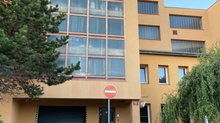 prodám garážové stání na Proseku P 9 Lovosická Ivestice