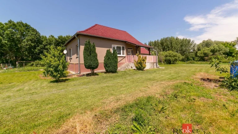 Predaj rodinného domu v Trávniku v tichej lokalite s veľkým