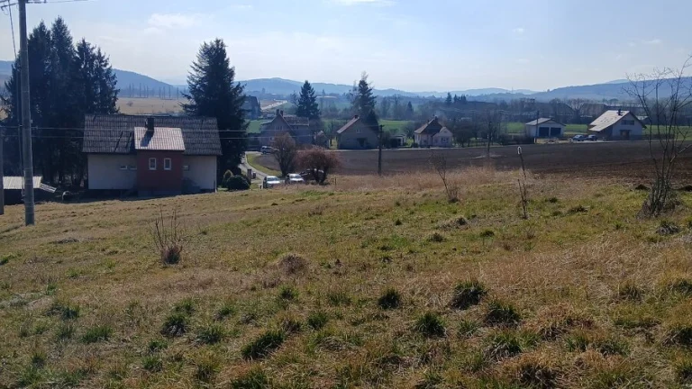 Prodej lukrativního pozemku 4041 m2 určeného k bydlení v mal