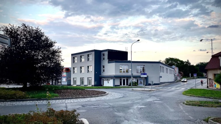 Pronájem nově zrekonstruovaných komerčních prostor | Chrudim