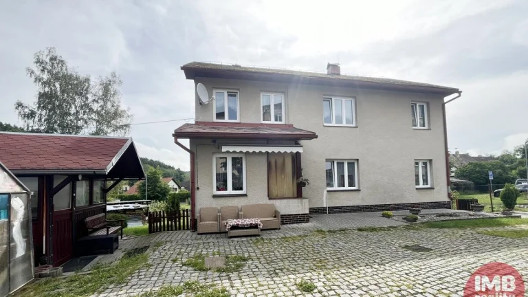 Prodej dvougeneračního rod. domu s garáží, Nová Role, ul. Ro