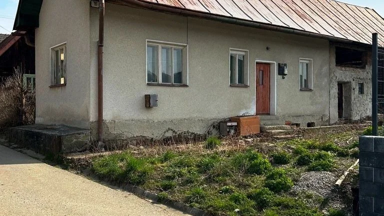 PREDAJ - RODINNÝ DOM DOLNÁ MARIKOVÁ OKRES POVAŽSKÁ BYSTRICA