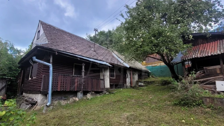 Drevenica pod lesom v pokojnej časti Dolnej Marikovej - Ká