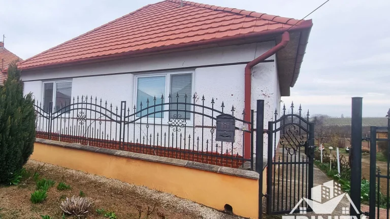 Rezervované - Na predaj 4-izbový rodinný dom v obci Gbelce