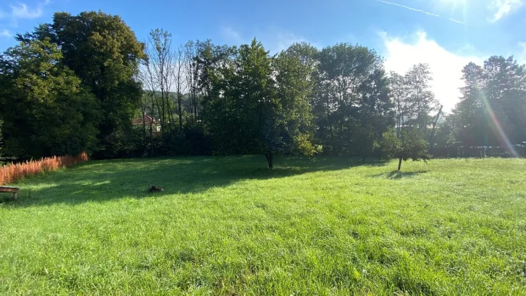 Pozemok so stavebným povolením + výstavba domu. Podkylava