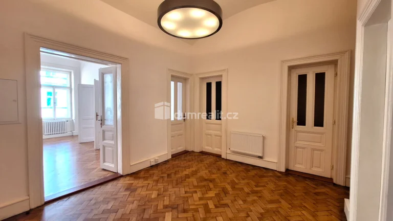 pronájem kancelářských prostor 4 kanceláří s příslušenstvím,