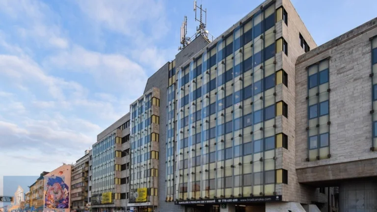Pronájem kanceláře (47 m2), Praha 6 - Hradčany, M. Horákové,
